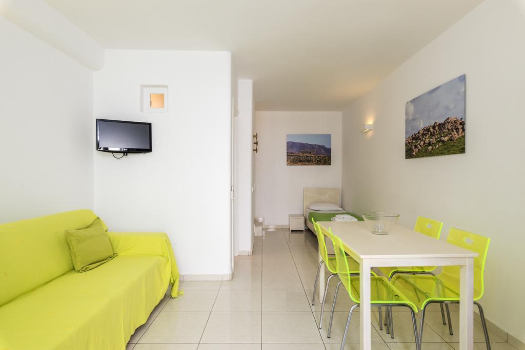 Artemoula's Studios Aparthotel